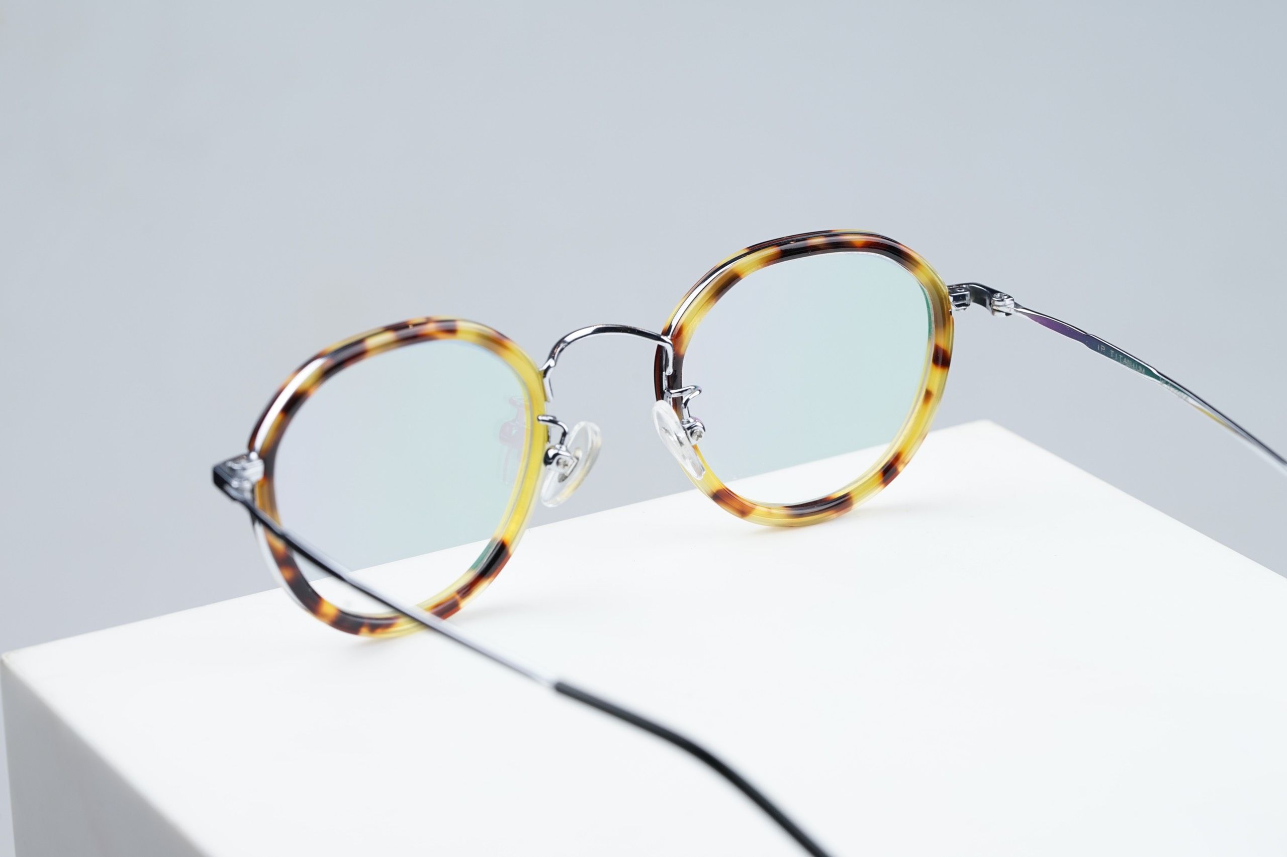 le-dongson-classic-round-classic-havana-tortoise-silver-2