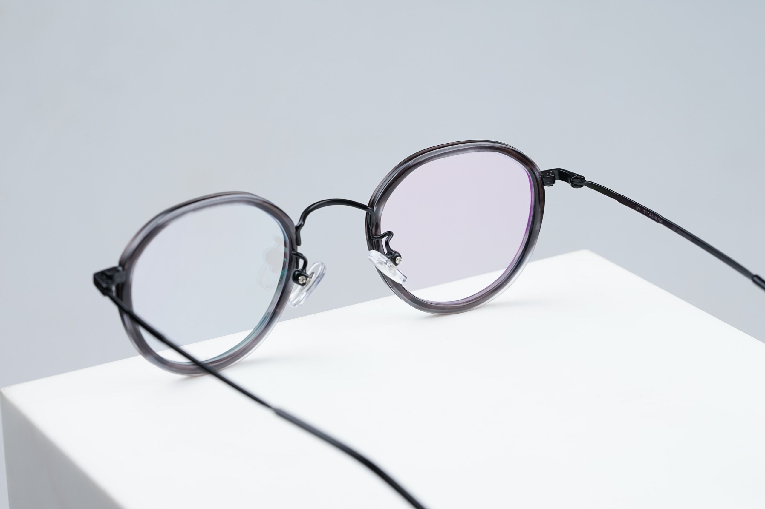 le-dongson-classic-round-grey-tortoise-black-2