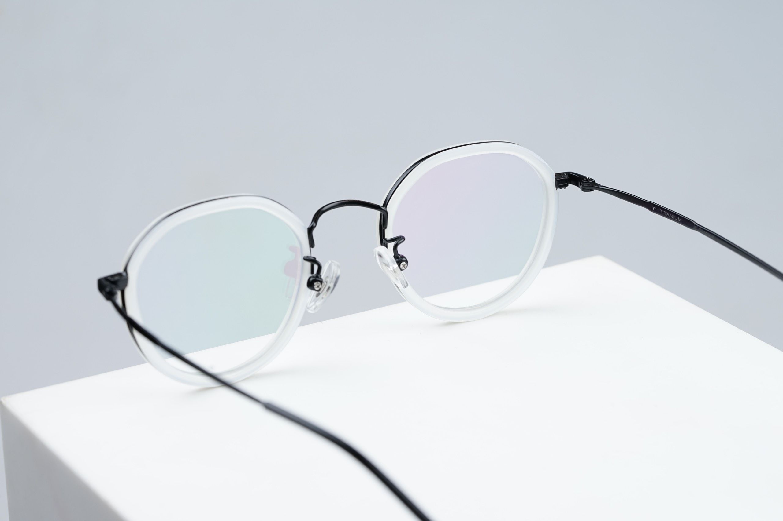 le-dongson-classic-round-white-black-1