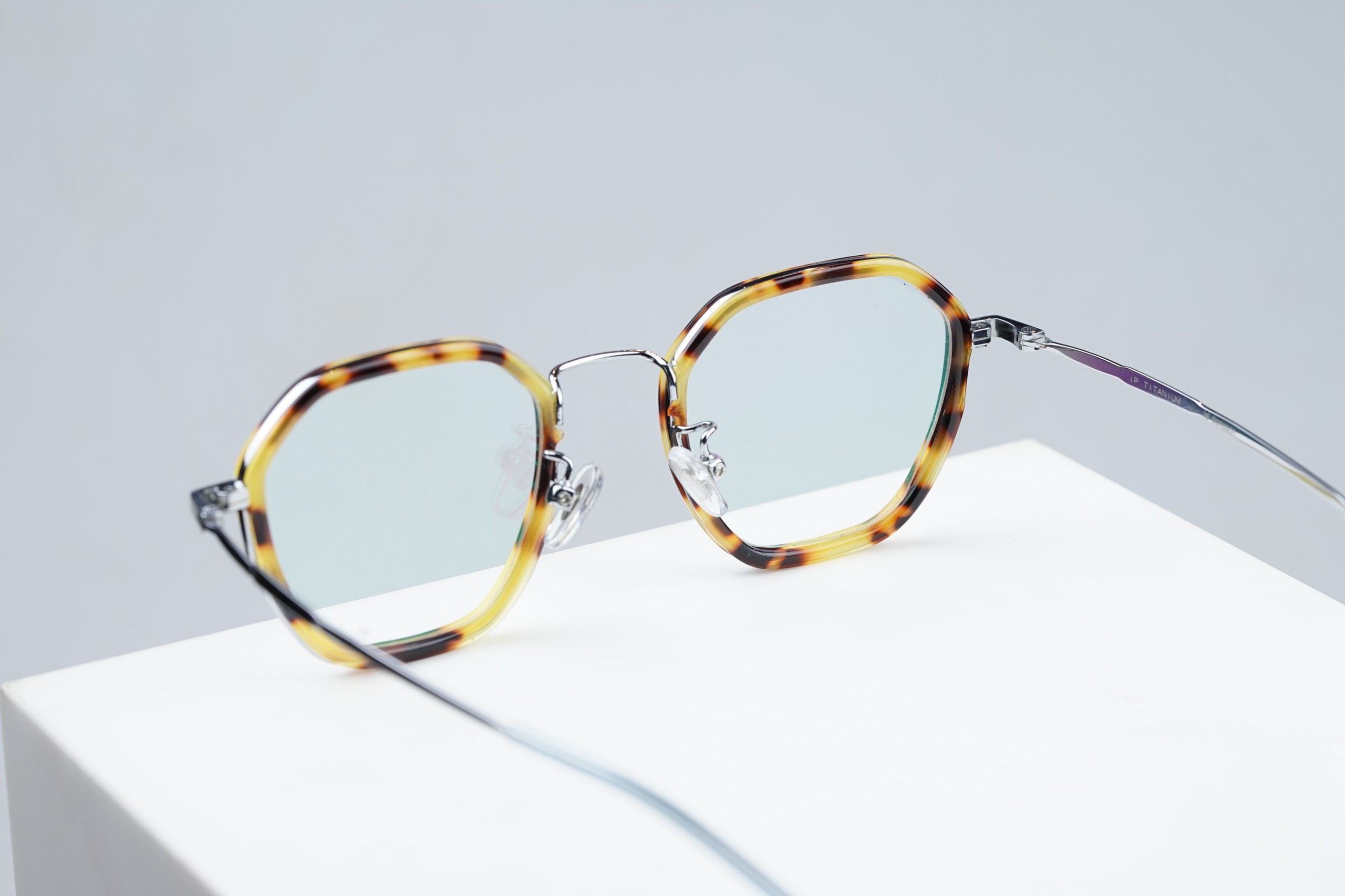 le-dongson-hexagon-classic-havana-silver-1